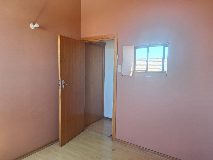 To Let 1 Bedroom Property for Rent in Wynberg Western Cape